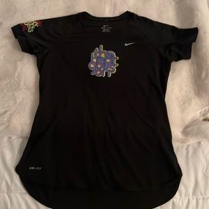 Nike women sport shirt size medium